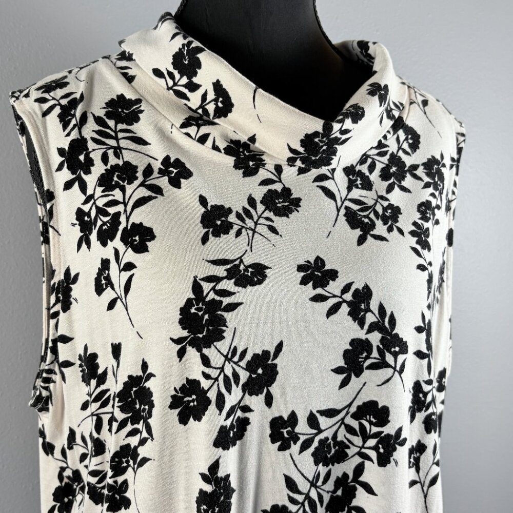 Light pink flowy material tank top - Picture 3 of 10